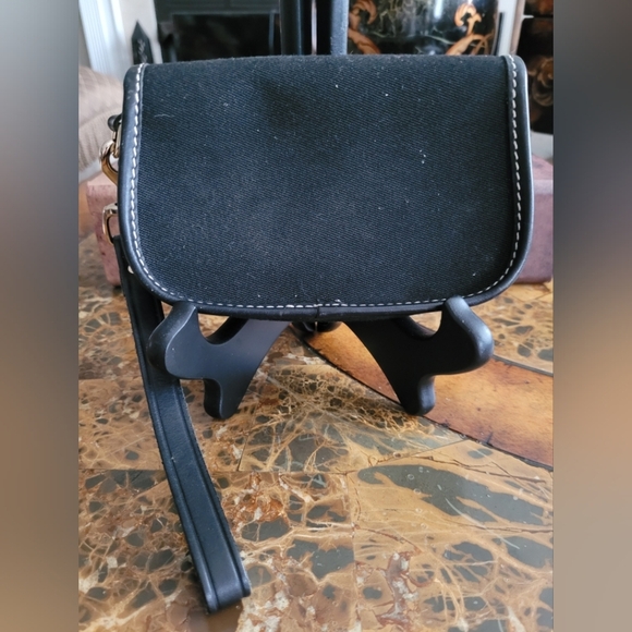 Dooney and Bourke Black pouch - Picture 2 of 5